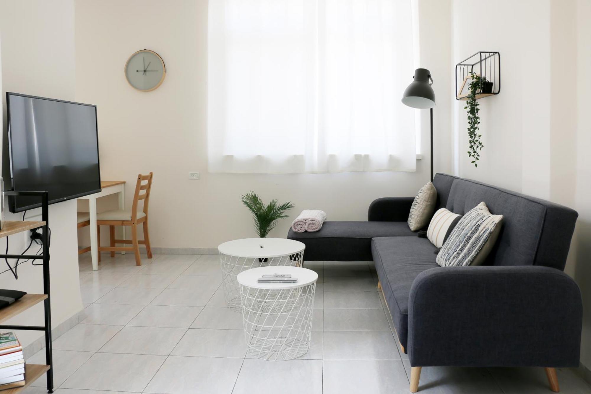 Modern And Spacious Apartment In Downtown Haifa Eksteriør billede