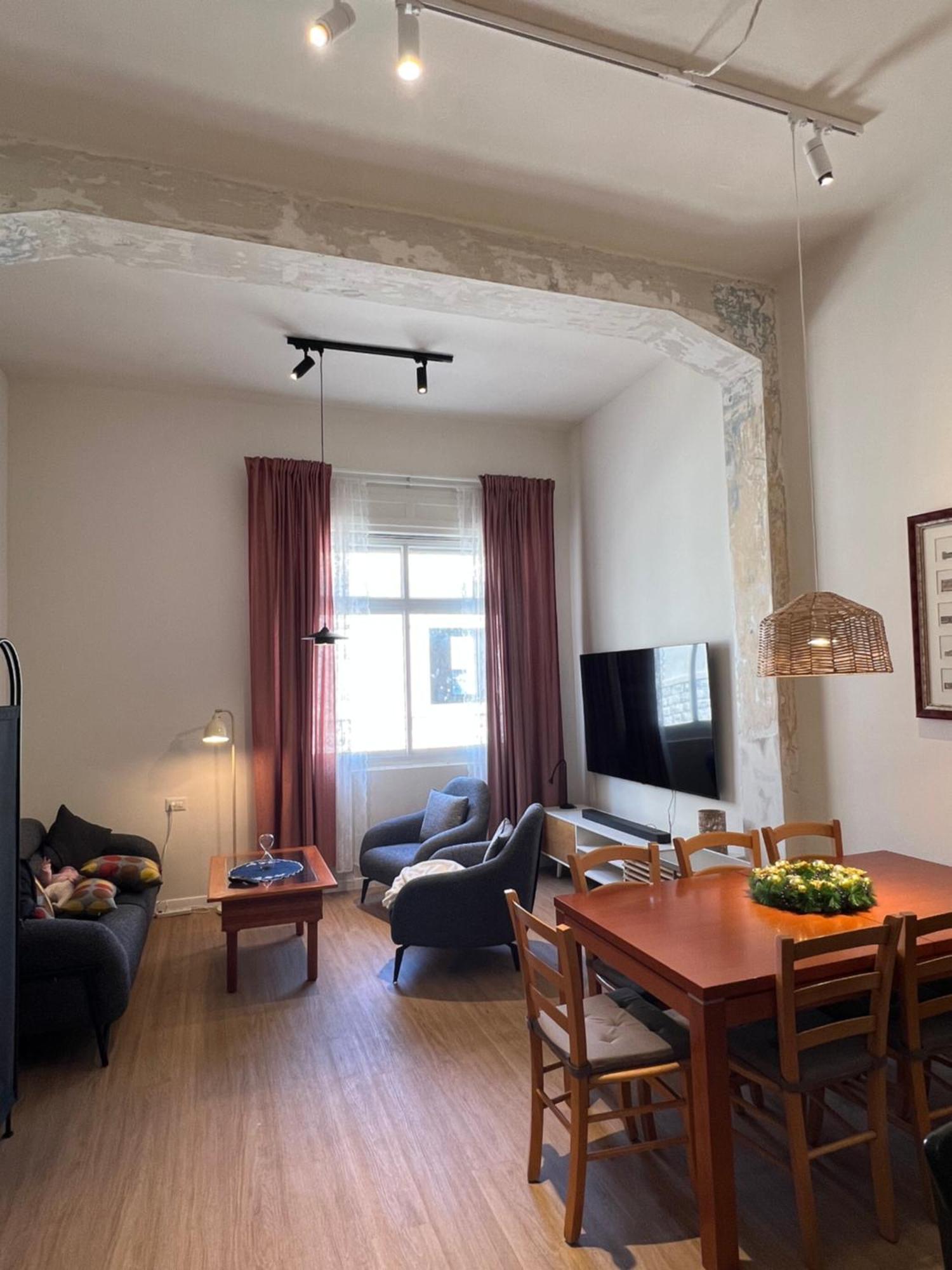 Modern And Spacious Apartment In Downtown Haifa Eksteriør billede